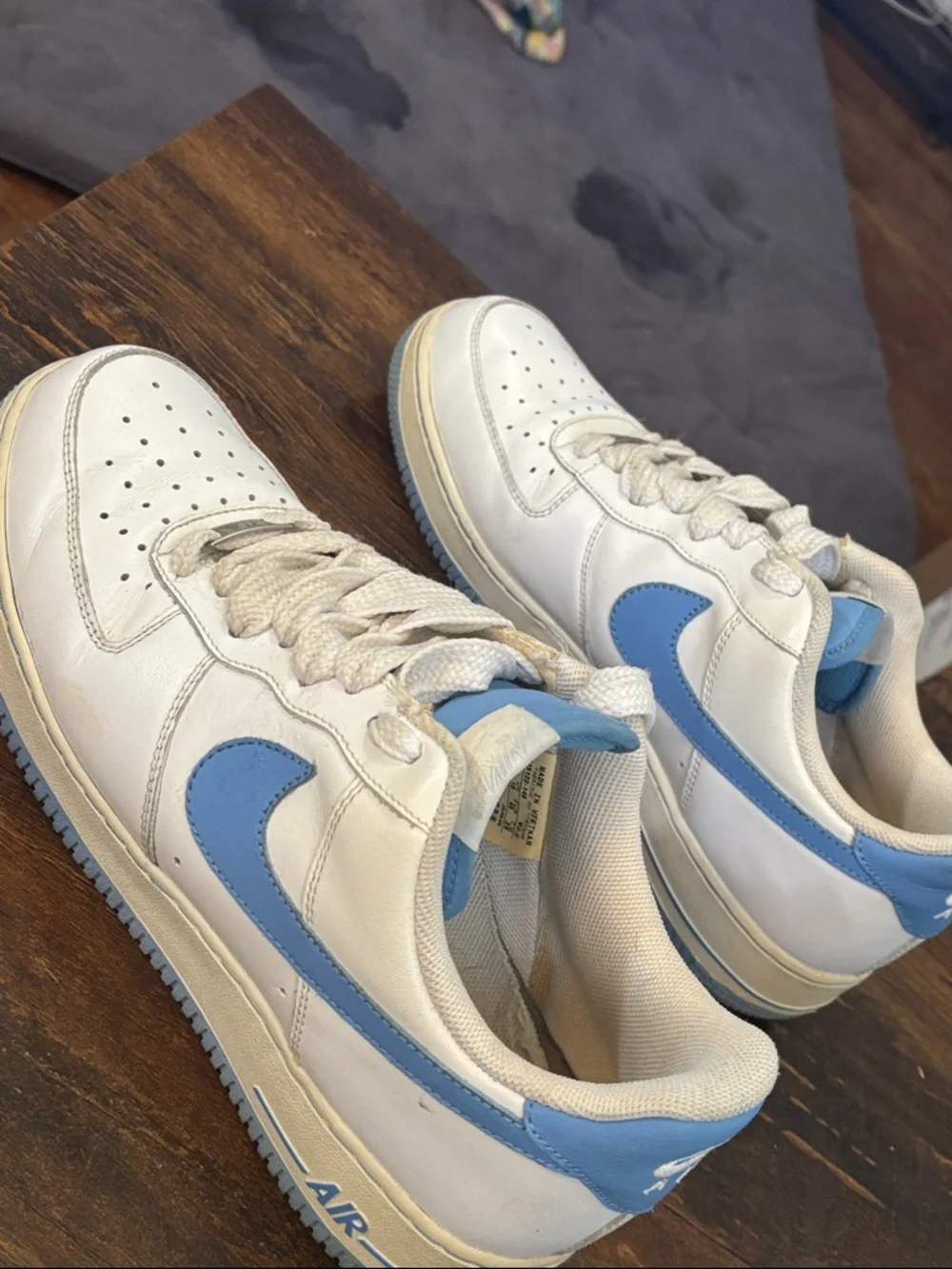 Nike Men’s White and Light Blue Air Force 1 Low Sneakersi - Picture 3 of 6